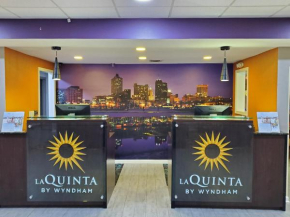 Гостиница La Quinta by Wyndham Memphis Airport Graceland  Мемфис